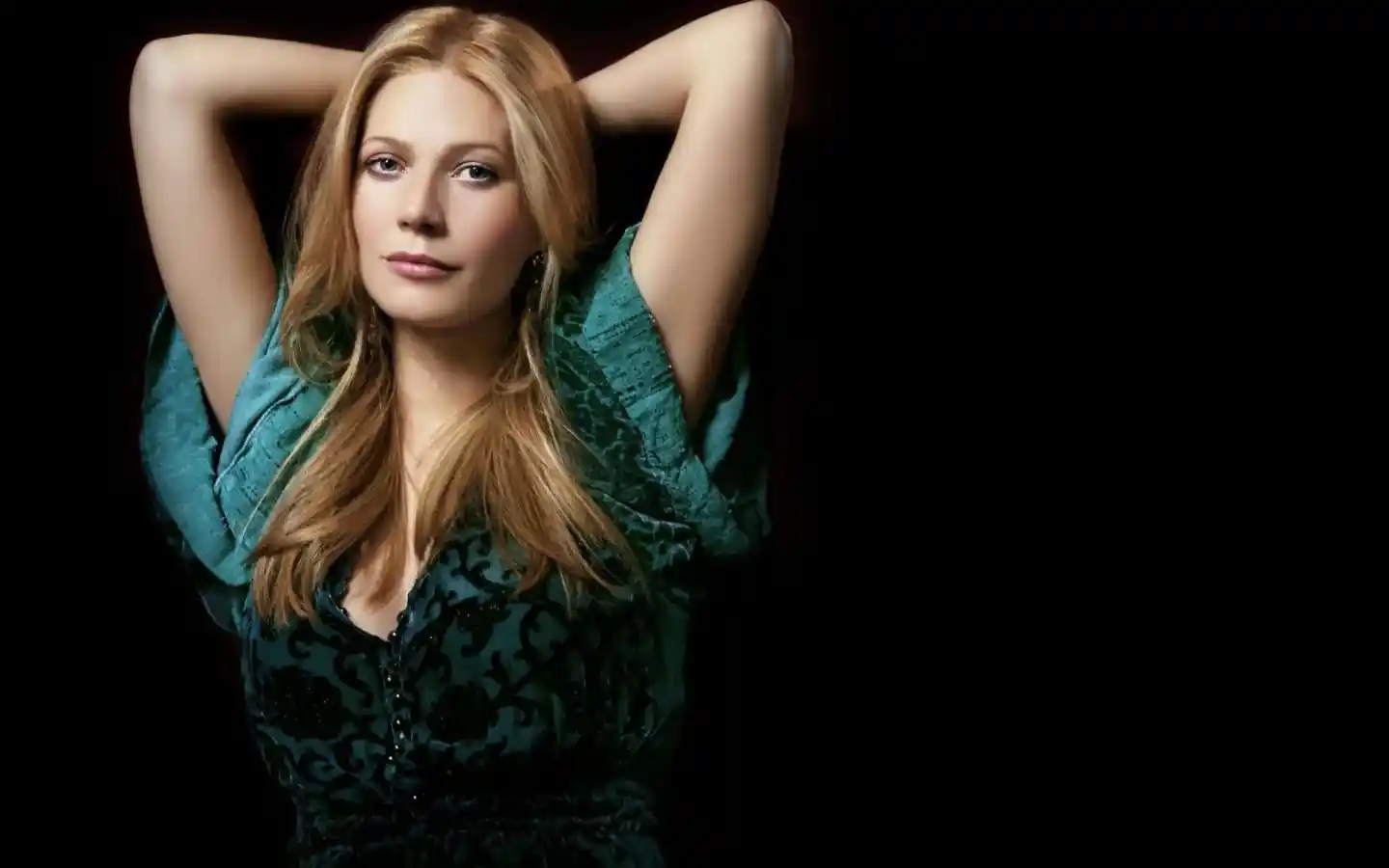 Gwyneth Paltrow displaying characteristic confident expression often analyzed in discussions about whether Gwyneth Paltrow is a narcissist